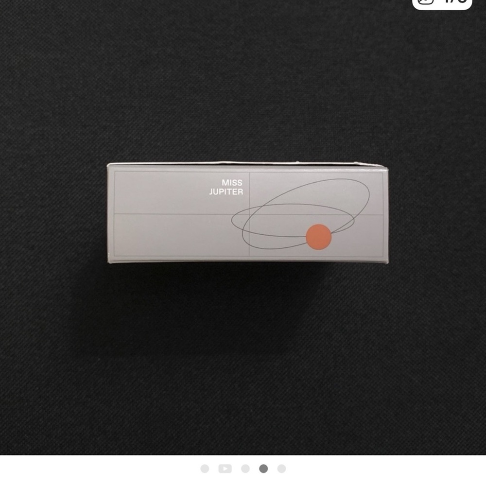 r.e.m. Beauty Highlighter in Miss Jupiter NEW - Picture 2 of 3